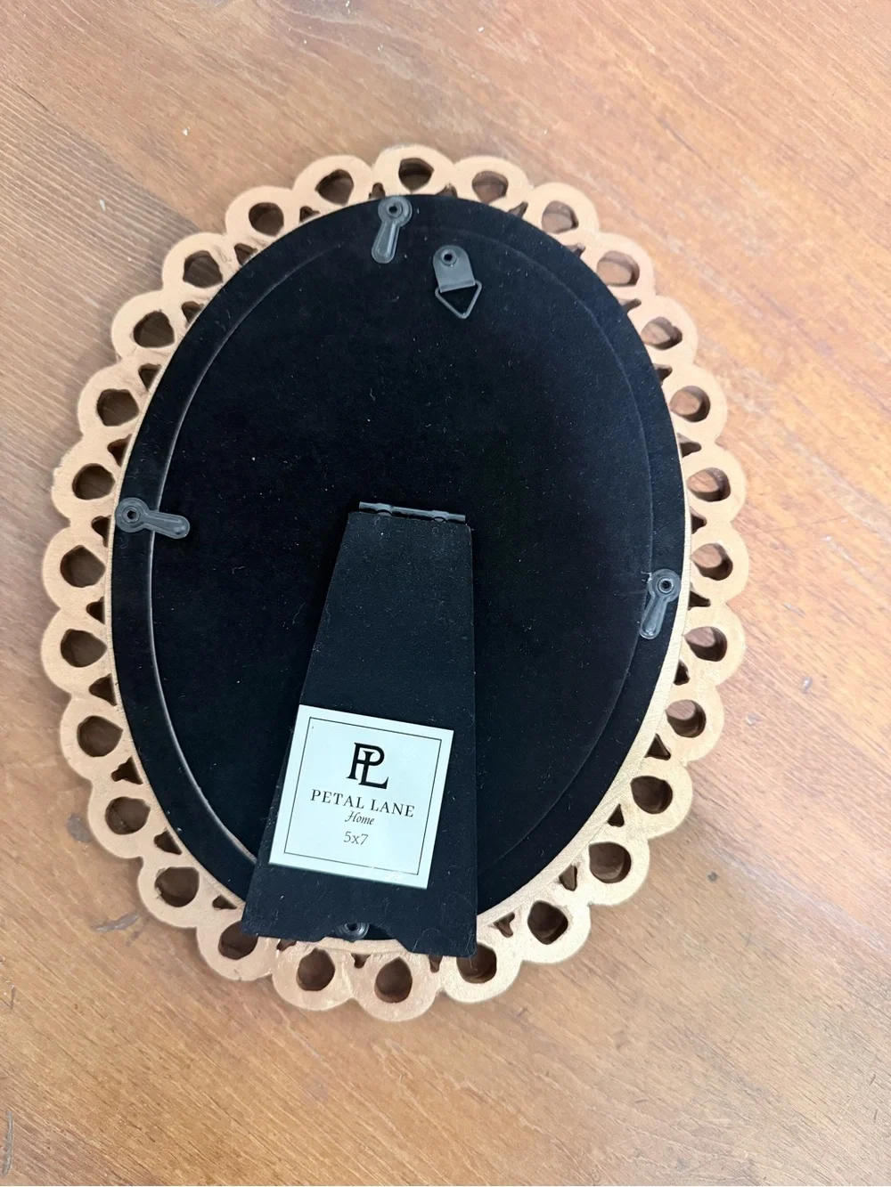 Petal Lane Ornate Oval Decorative Frame in Aged Gold